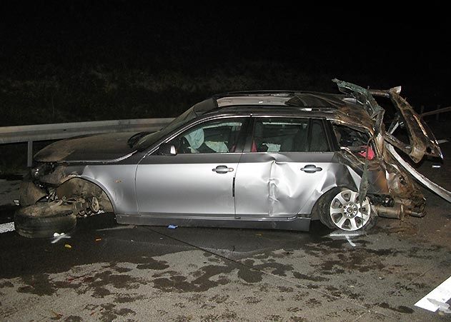 Schwerer Unfall auf A 4: Weil ein polnischer Transporterfahrer keine Erste Hilfe leistete, wird gegen ihn wegen Unfallflucht ermittelt.