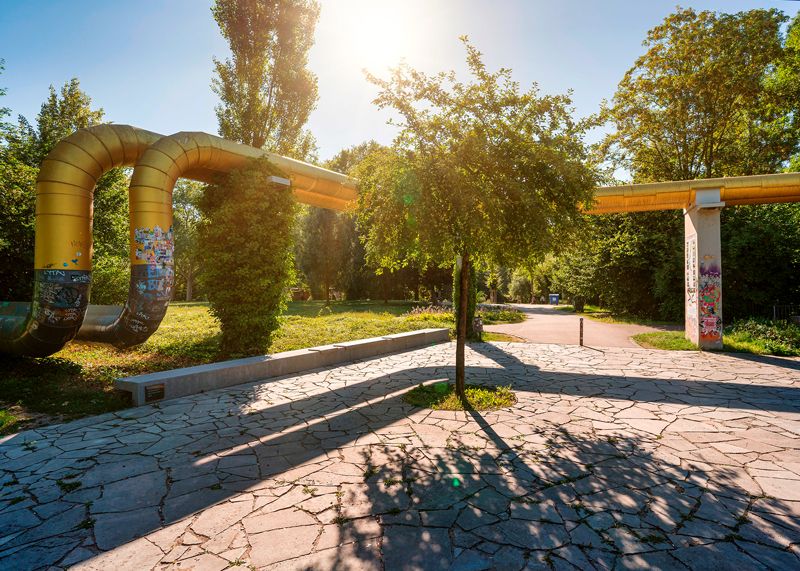 Das Projekt GoldenGate im Bereich des Zugangs ins Paradies beim alten Paradiesbahnhof erhielt 2009 den Thüringer Landschaftsarchitekturpreis.