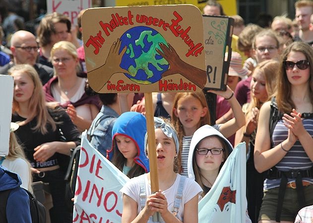 Etwa 1000 Schüler*innen und Student*innen demonstrierten am Freitag in der Jenaer Innenstadt für Klimaschutz.