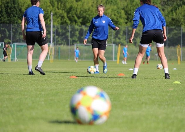 Erster Gegner nach dem achttägigen Quarantäne-Trainingslager in der Sportschule Grünberg in Hessen ist am Sonntag um 14 Uhr der SC Freiburg.