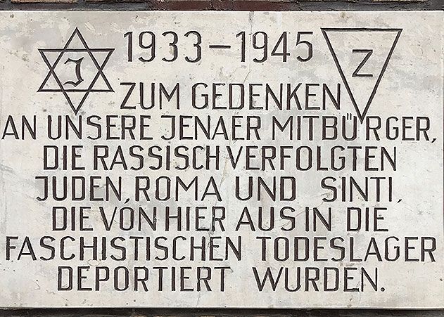 Am Westbahnhof wird am 9. November wie jedes Jahr an die von hier deportierten Juden, Sinti und Roma in die KZs gedacht.