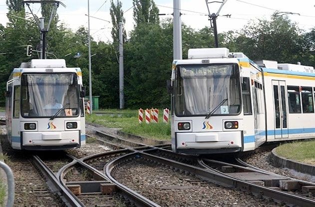 Derzeit müssen Straßenbahnen von und nach Jena-Lobeda über die Kahlaische Straße umgeleitet werden.