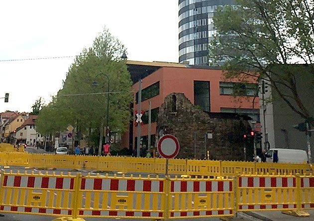 Wegen den Bauarbeiten zwischen Engelplatz und Johannisplatz müssen die Bushaltestellen des Jenaer Nahverkehrs verlegt werden.