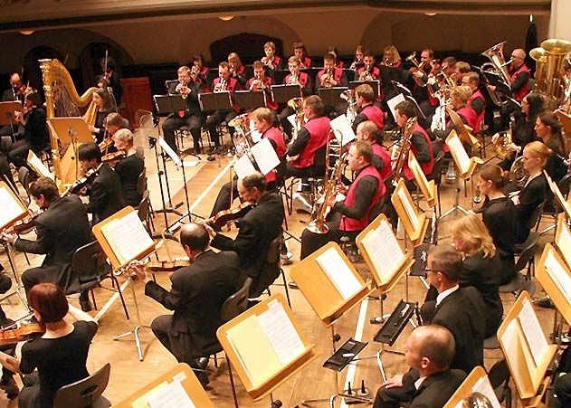 Die Brass Band BlechKLANG musiziert am 1. Mai mit der Jenaer Philharmonie im Volkshaus.