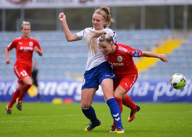 Im Zweikampf die Jenaerin Annalena Rieke mit der Frankfurterin Cecilie Sandvej.