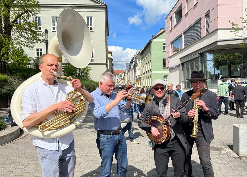 Die Besen Street Boys aus Jena begeisterten mit Jazz von früher Leute von heute.