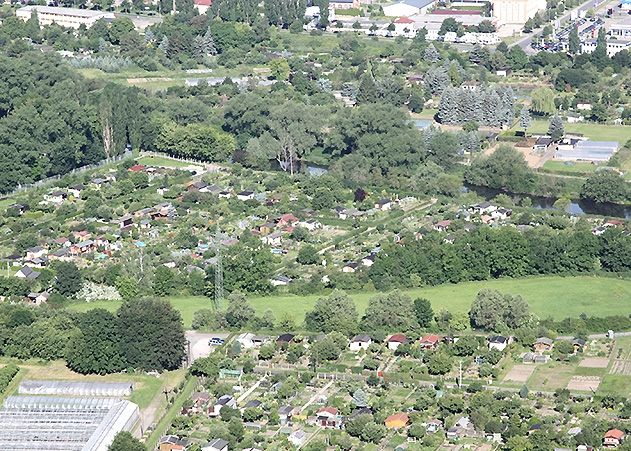 Blick auf Gartenalagen in Jena-Ost.