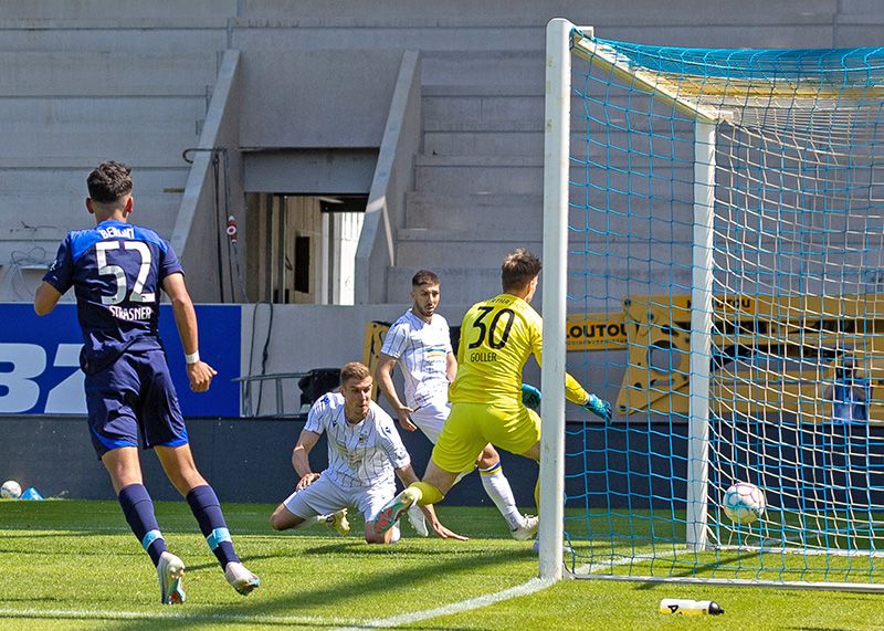 Maurice Hehne sicherte mit seinem Tor dem FC Carl Zeiss Jena noch die Vizemeisterschaft.