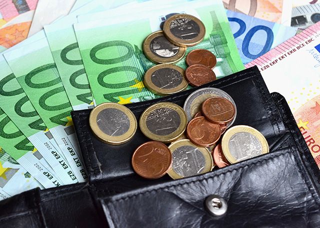 Mehr im Portemonnaie: Beschäftigte in Hotels, Gaststätten, Bäckereien und Fleischereien profitieren besonders, wenn der Mindestlohn auf 12 Euro steigt. Die Gewerkschaft NGG fordert die neue Bundesregierung dazu auf, die geplante Erhöhung möglichst rasch auf den Weg zu bringen.