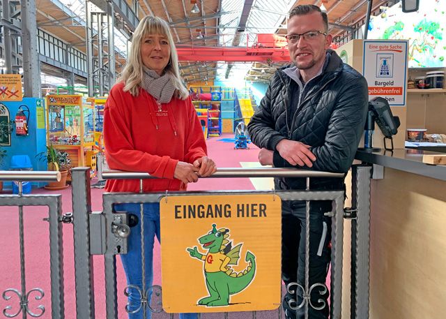 Nach Corona-Pause: Ina Schütze (l.) und Roy Franke freuen sich, endlich wieder die Pforten öffnen zu dürfen.