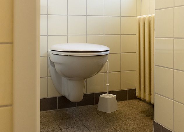 Tampons, Feuchttücher, Wattestäbchen oder abgelaufene Medikamente gehören nicht in die Toilette.