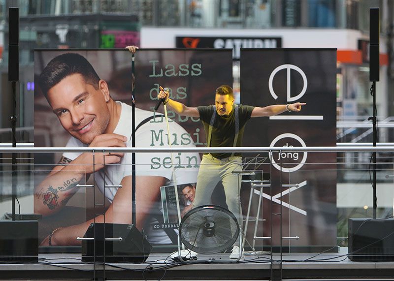 Schlagerstar Eloy de Jong stellte am Sonntag sein neues Album "Lass das Leben Musik sein" in Jena vor.
