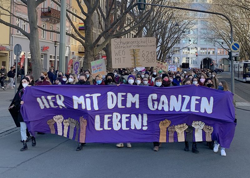Anlässlich des Internationalen Frauentags rief das Bündnis Frauen*Streik Jena zu einer Demo auf.