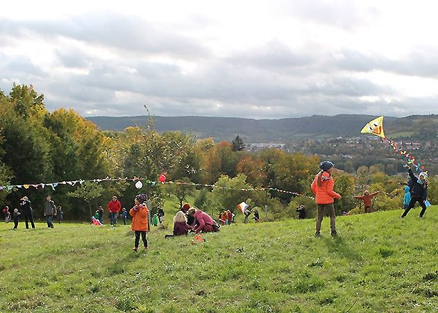 Am 19. Oktober sind alle Drachen- und Apfelfreunde auf die Trüperwiese im Kernbergviertel eingeladen.