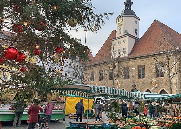 Blick auf den Wochenmarkt in Jena.