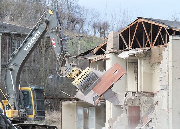 Die ersten Studentenbaracken in Jena-Zwätzen werden abgerissen.