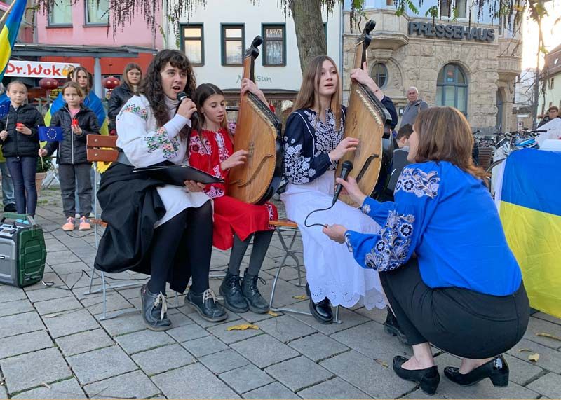 Ukrainerinnen und Ukrainer sagten am Samstag in Jena mit einem bunten Fest „Danke“ für die Unterstützung, die sie in Deutschland erfahren.