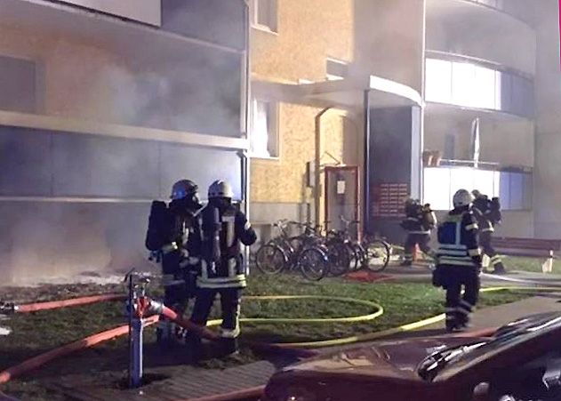 Mehrere Kellerboxen in der Frauengasse standen in Flammen. Die Feuerwehr war bis zum Samstagvormittag im Einsatz.