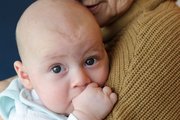 Während die Ehrenamtlichen des wellcome-Projekts der Bürgerstiftung Jena sich um das Baby kümmern, kann Mama duschen, den Haushalt erledigen oder mal kurz die Füße hochlegen.