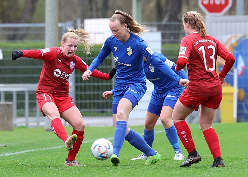 Im Duell Jenas Denise Landmann mit der Potsdamerin Nathalie Bretschneider.